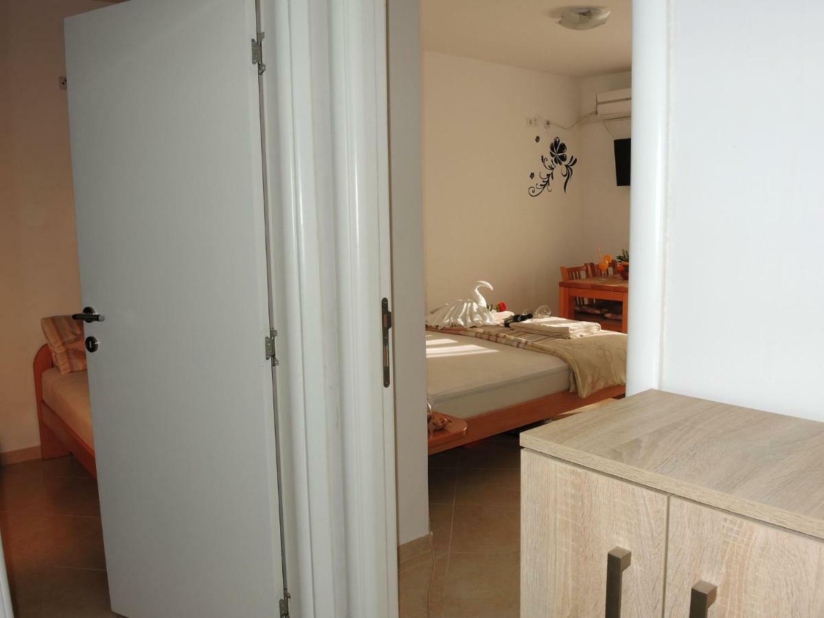 Iva Apartmani Tribalj Exterior foto