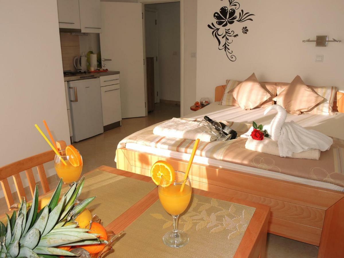 Iva Apartmani Tribalj Exterior foto