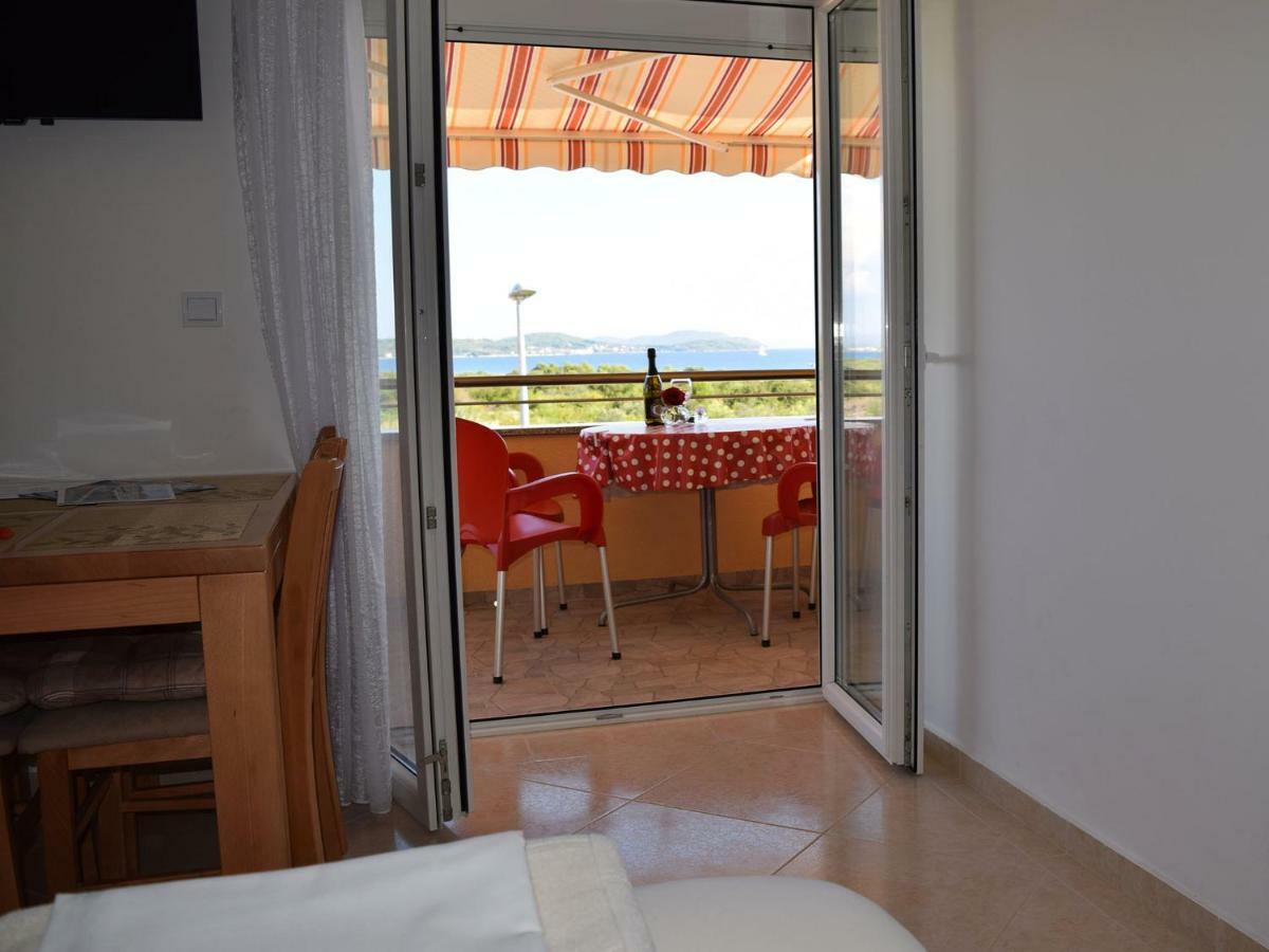 Iva Apartmani Tribalj Exterior foto