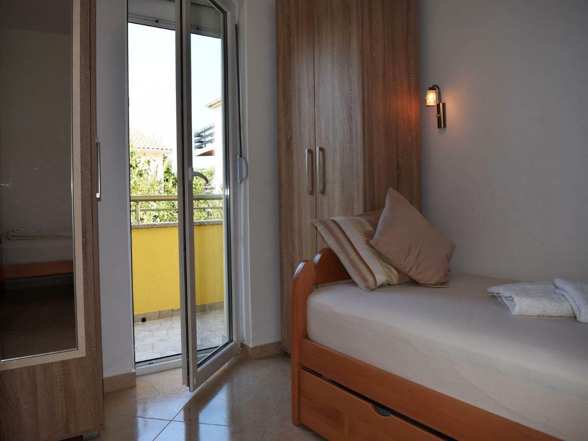 Iva Apartmani Tribalj Exterior foto