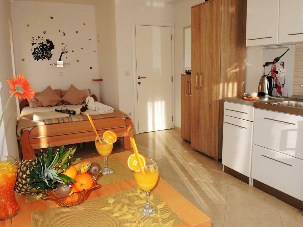 Iva Apartmani Tribalj Exterior foto